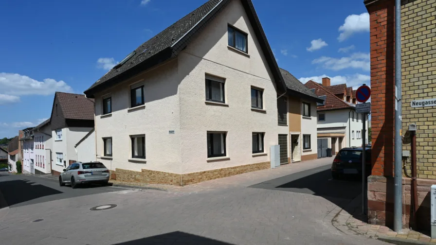 Hausansicht - Haus kaufen in Zornheim - PROVISIONSFREI Hofreite mit großem Wohnhaus (300 m²) und viel Ausbaupotenzial