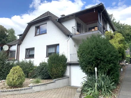 Strassenseite - Haus kaufen in Hiddenhausen - VERKAUFT !! Wohnhaus für die große Familie in Hiddenhausen-Eilshausen!