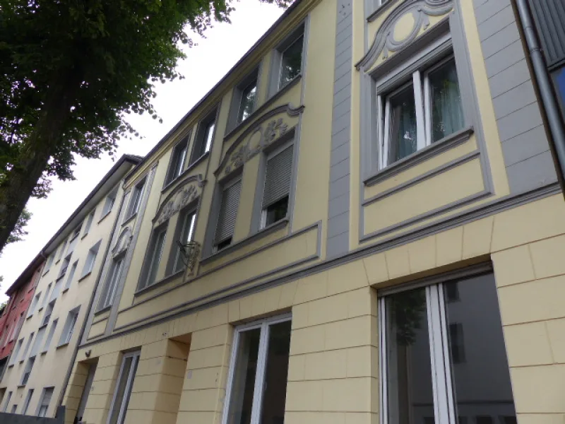Hausansicht - Wohnung mieten in Essen - Essen-Dellwig! Helle Dachgeschosswohnung in gepflegter Wohneigentumsanlage!