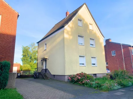 Hausansicht - Haus kaufen in Recklinghausen - In 2000 kernsaniertes Mehrparteienhaus mit schönem Gartengrundstück in Recklinghausen- Grullbad.