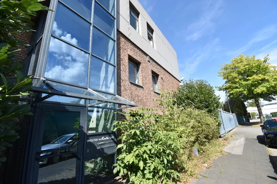 Eingangsbereich - Halle/Lager/Produktion kaufen in Solingen - Beste Lage von Solingen: Modernes Bürogebäude mit Wohnung und großer Halle