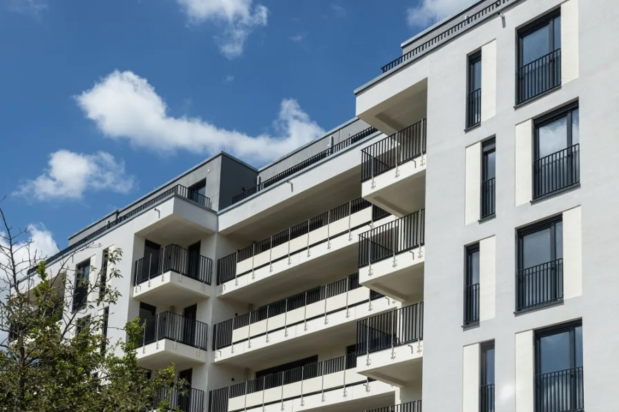 Außenansicht 3 - Wohnung kaufen in Schönefeld - DIREKT EINZIEHEN! Hochwertige 2-Zimmer Wohnung auf ca. 55 m² mit Balkon.