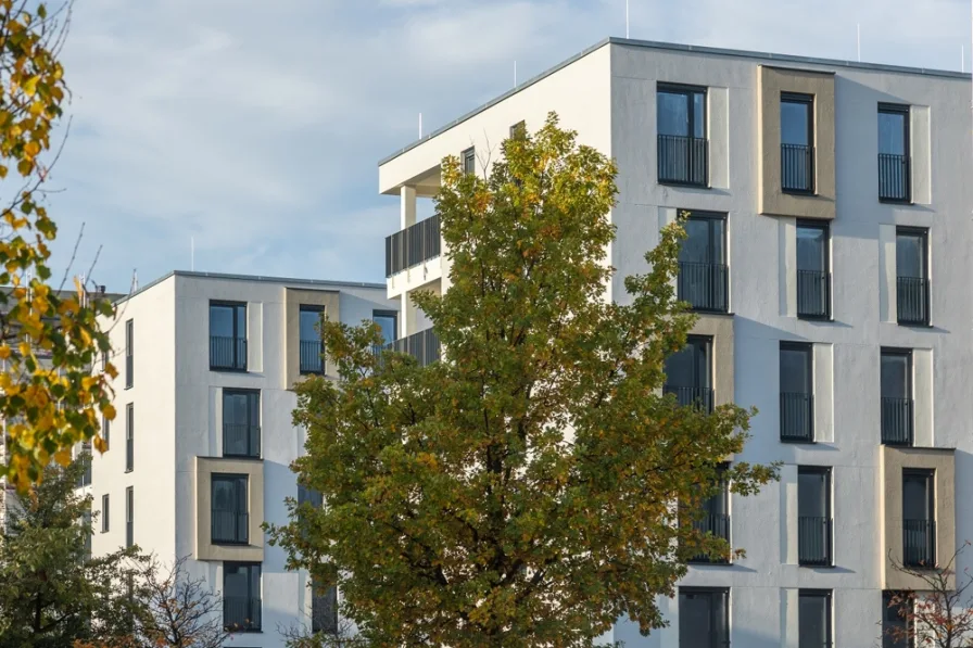 Außen 5 - Wohnung kaufen in Schönefeld - Familien willkommen! Traumhafte 4-Zi.- Eigentumswohnung mit großem Balkon, jetzt im Verkauf
