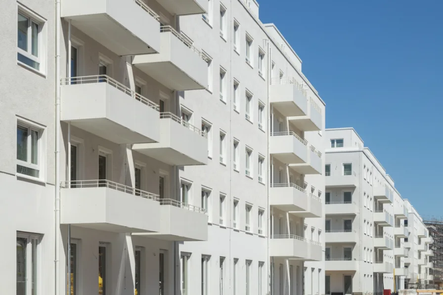 Außenansicht 3 - Wohnung kaufen in Berlin - Familioenglück! Toll geschnittene 4 Zimmer-Wohnung mit zwei Bädern und schönem Balkon