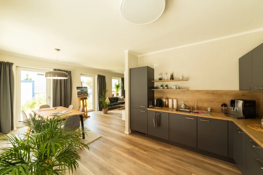 Kücke 2 - Wohnung kaufen in Berlin - 4 Zimmer-Wohnung mit ca. 105m², zwei Badezimmern, großügigem Wohn-/Essbereich und tollem Balkon