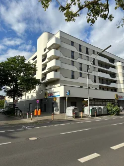 Außenansicht - Wohnung kaufen in Berlin - MALERN & EINZIEHEN! Steglitz: Helle 2-Raum-Wohnung mit großem Balkon!