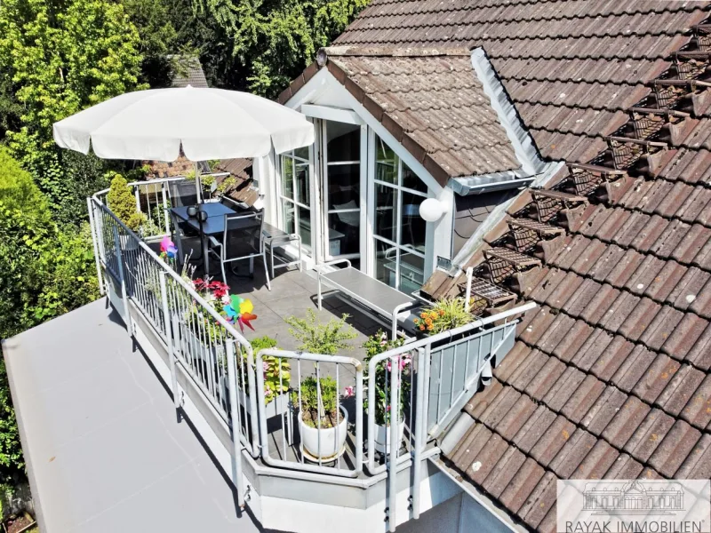 Balkon - Wohnung kaufen in Düsseldorf Urdenbach - Elegante Maisonettewohnung in Urdenbach: Modernes Wohnen auf zwei Ebenen mit sonnigem Westbalkon mit Blick ins Grüne