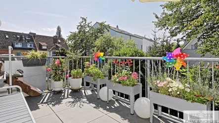 Balkon - Wohnung kaufen in Düsseldorf Urdenbach - Moderne Maisonettewohnung in Urdenbach mit sonnigem Westbalkon und Garage