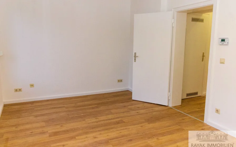 Schlafzimmer - Wohnung mieten in Düsseldorf - Schöne, komplett sanierte 2-Zimmer-Wohnung in Düsseldorf-Friedrichstadt