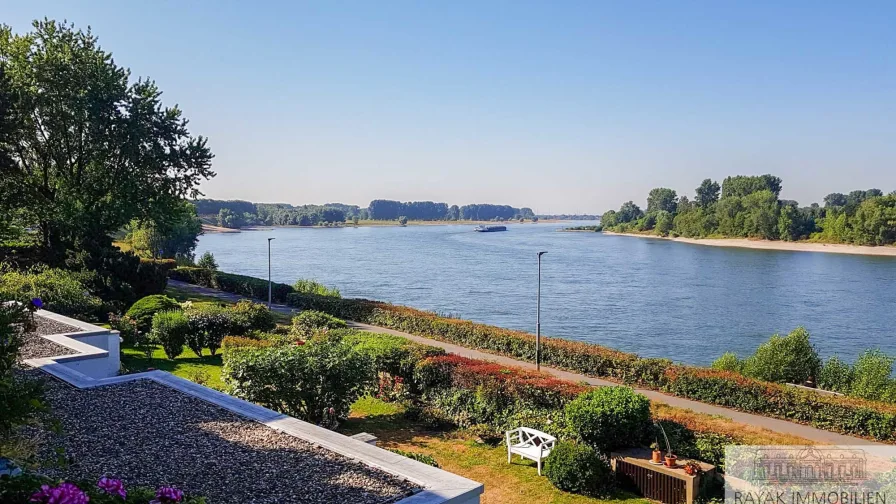 Ausblick vom Balkon - Wohnung kaufen in Düsseldorf Benrath - Diskrete Vermarktung einer exklusiven Etagenwohnung in Benrath mit Blick auf den Rhein