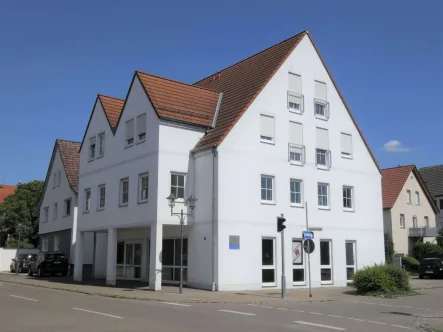 Straßenansicht - Büro/Praxis mieten in Langenau - TOPLAGE: attraktive Laden-/Bürofläche in zentraler Lage Langenaus zu vermieten!