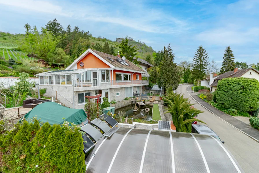 Ansicht - Haus kaufen in Singen - Charmantes EFH mit großer Terrasse, Teich und traumhaften Alpen- & Bergblick in Bestlage von Singen