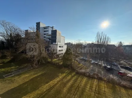 Ausblick - Wohnung kaufen in Konstanz - 4,5-Zimmer-Wohnung im 2.OG mit Garage und Balkon in sehr ruhiger Lage von Konstanz-Königsbau