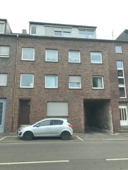 Straßenansicht - Haus kaufen in Düren - Mehrfamilienhaus als Kapitalanlage in zentraler Lage von Düren