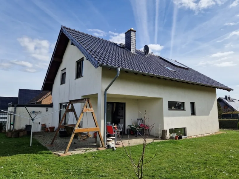 Seitenansicht - Haus kaufen in Nideggen-Schmidt - "Prädikat: familienfreundlich!" Freistehendes Einfamilienhaus in ruhiger Lage