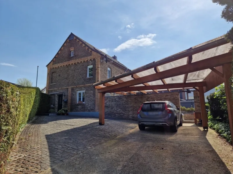 Eingangsbereich/Carport