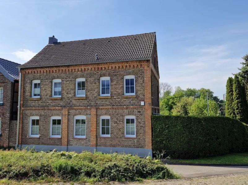 Straßenansicht - Haus kaufen in Vettweiß-Müddersheim - "Ihr neues Wohlfühlzuhause!" Gemütlicher Altbau mit großem Grundstück