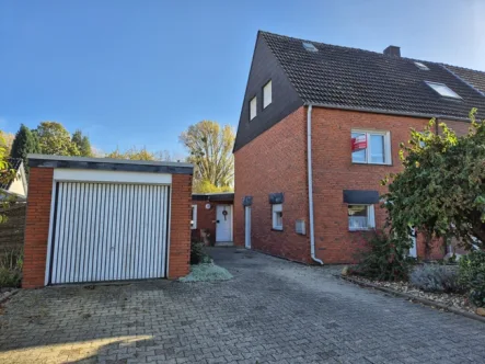 Straßenansicht - Haus kaufen in Düren-Lendersdorf - "Individuelles Einfamilienhaus oder Generationenwohnen!" Doppelhaushälfte in toller Lage