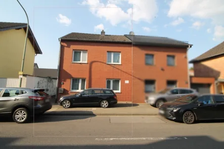 Straßenansicht - Haus kaufen in Niederzier / Oberzier - Geräumiges Einfamilienhaus mit tollem Grundstück