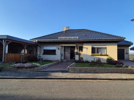 Straßenansicht - Haus kaufen in Kreuzau-Üdingen - "Gepflegter Bungalow!"