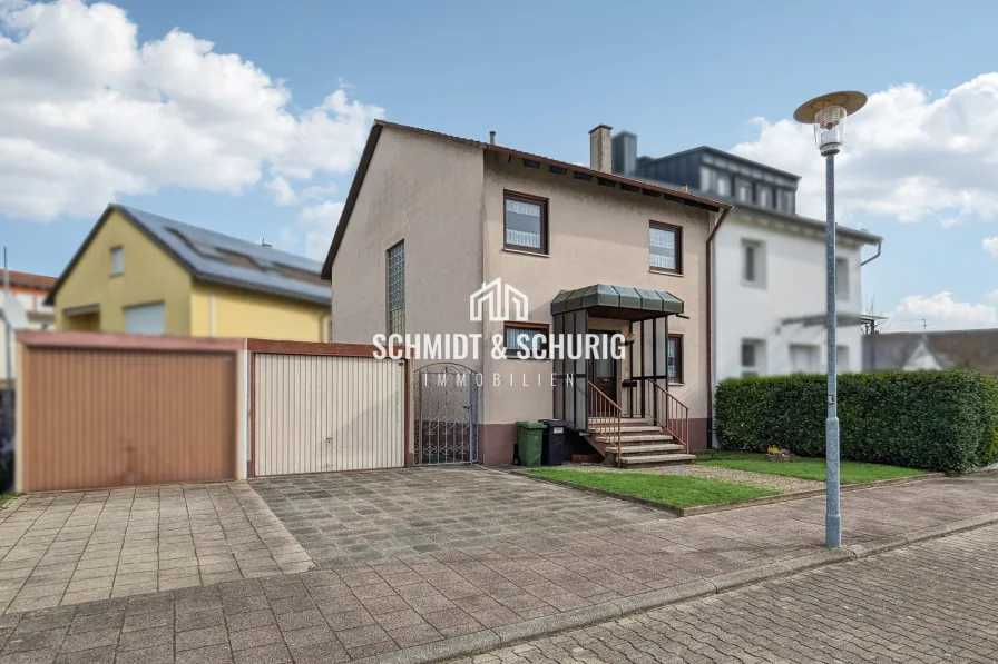 Schmidt & Schurig Immobilien - Haus kaufen in Forst - Doppelhaushälfte in Forst mit Garten, Terrasse und Garage.