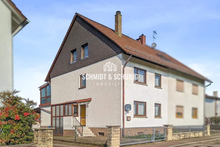 Schmidt & Schurig Immobilien - Haus kaufen in Ettlingen / Ettlingenweier - Doppelhaushälfte mit Doppelgarage und großem Potenzial in Ettlingenweier.