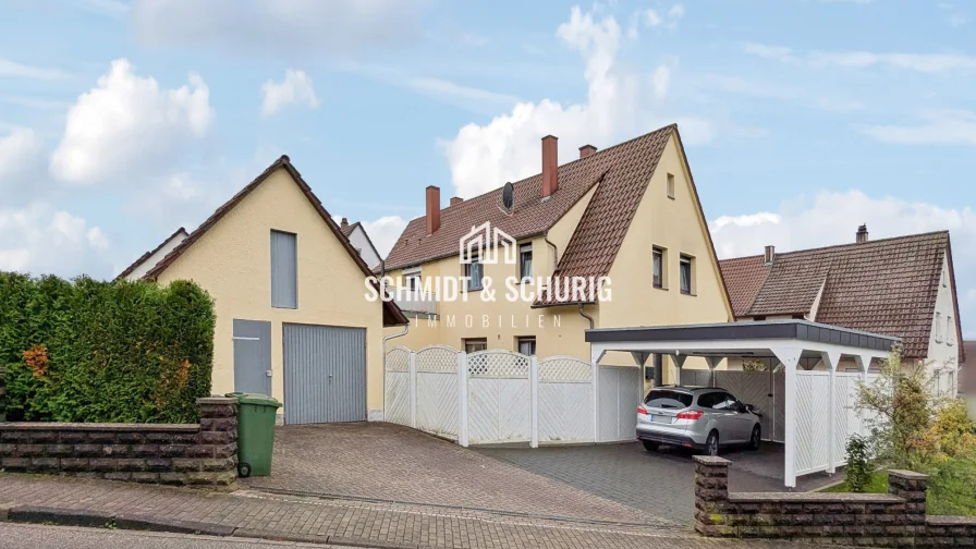 Schmidt & Schurig Immobilien - Haus kaufen in Bretten - Familienfreundliche Doppelhaushälfte mit Carport und sonnigem Eckgrundstück.