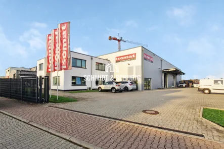 Schmidt & Schurig Immobilien - Halle/Lager/Produktion kaufen in Forst - Lagerhalle mit Bürogebäude in direkter Autobahnnähe.