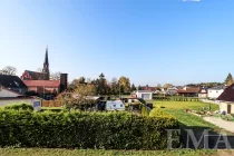 Blick aus dem Fenster zur Kirche