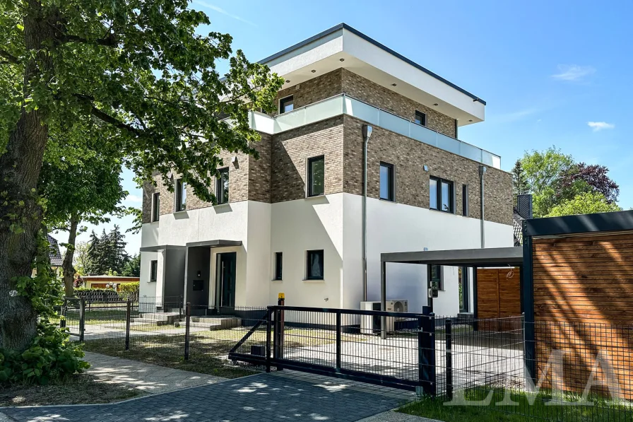 Energieeffizienshaus mit Doppelcarport