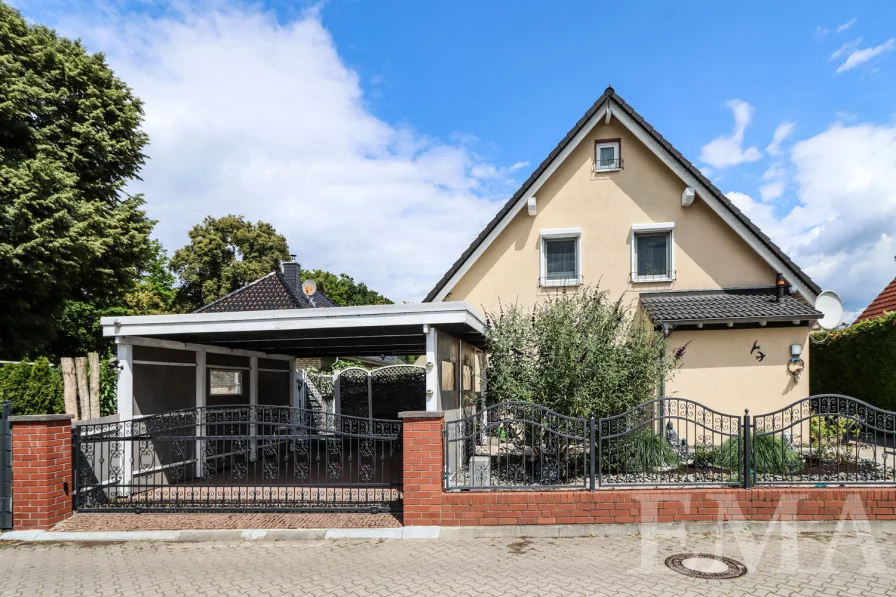 Haus mit Doppelcarport