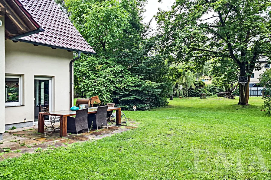 Terrasse mit Garten