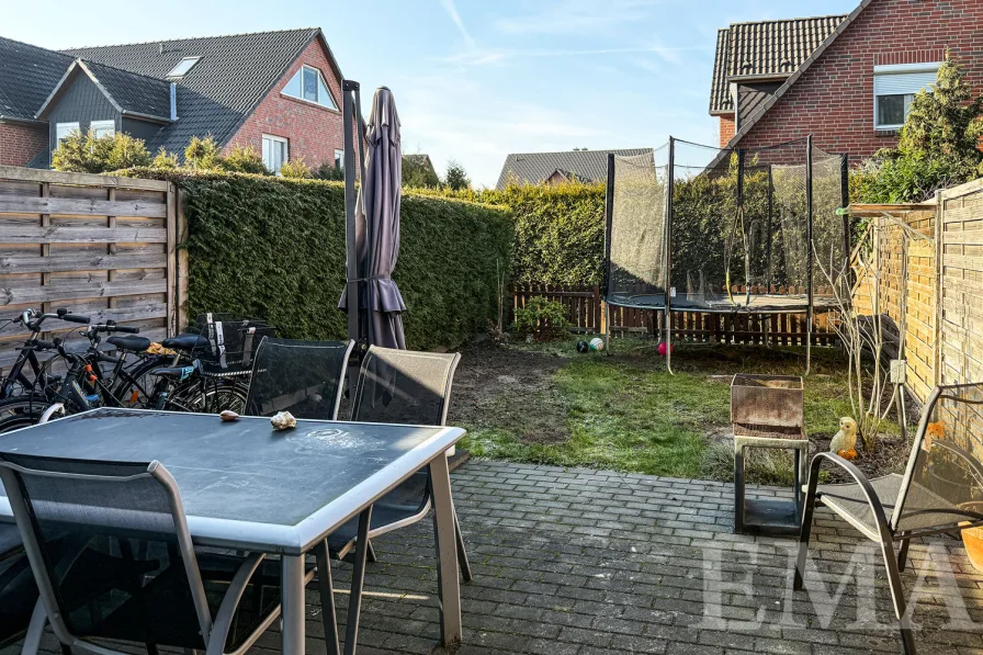 Terrasse mit Blick in den Garten