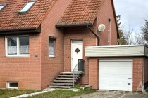 Teilansicht Eingang und Garage