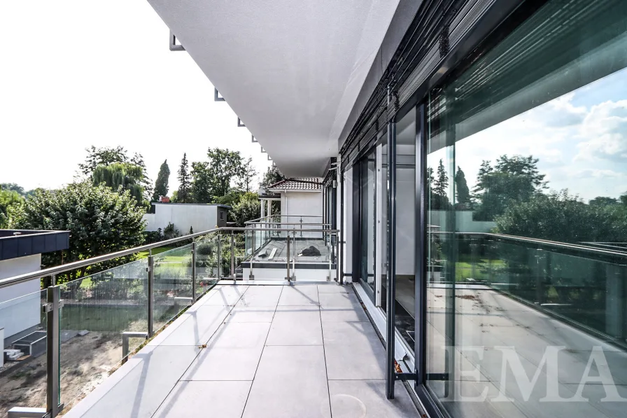 Balkon mit perfekter Südausrichtung und Blick auf den Falkenhagener See