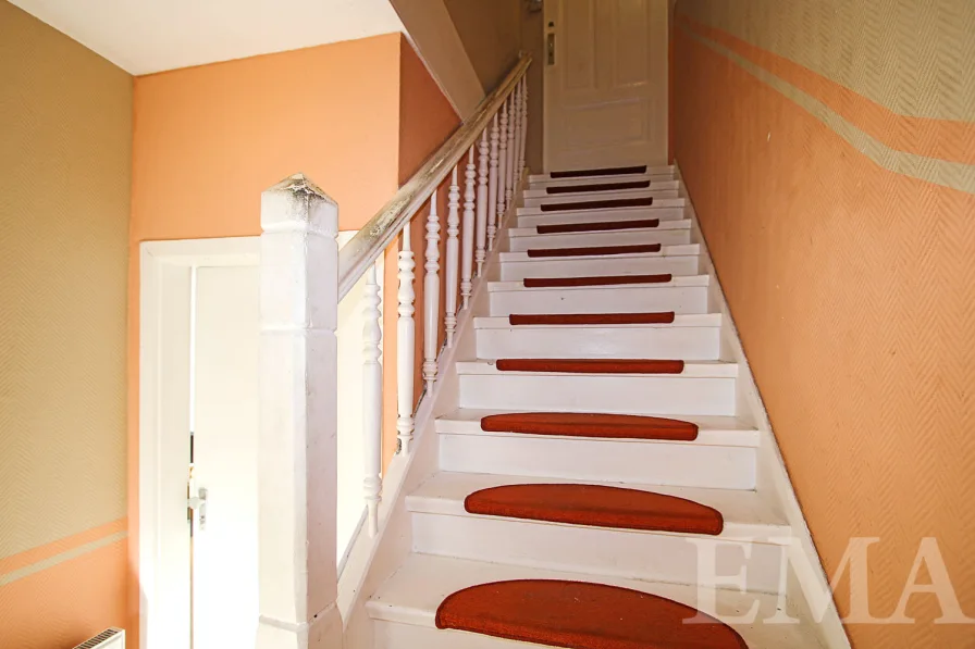 Treppe zur Wohnung im Dachgeschoss