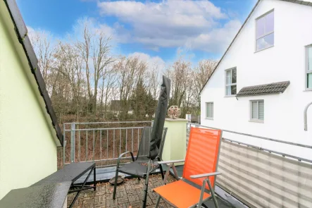 Titelbild - Wohnung kaufen in Leverkusen - Leverkusen-Bergisch-Neukirchen: Freiwerdende 3-Zimmer-Wohnung mit Süd-West-Balkon in grüner Lage