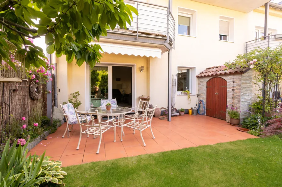 Terrasse - Wohnung kaufen in Rösrath - Rösrath-Forsbach: Schicke Maisonettewohnung mit Terrasse, Balkon und eigenem Garten!