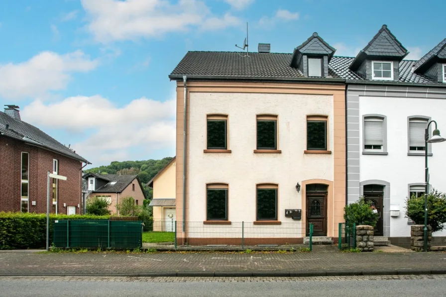Titelbild - Haus kaufen in Rösrath - Im Herzen von Rösrath - Hoffnungsthal:Einfamilienhaus mit viel Platz für die große Familie!
