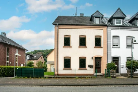 Titelbild - Haus kaufen in Rösrath - Rösrath-Hoffnungsthal: Das passende Einfamilienhaus für die große Familie!