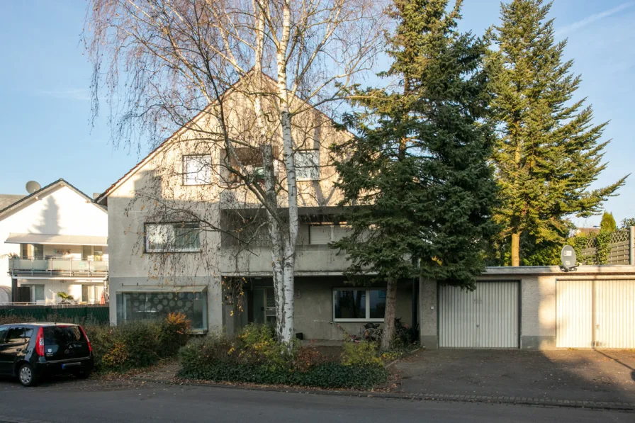 Ist-Zustand - Haus kaufen in Rösrath - Zentrum Rösrath:Mehrfamilienhaus in zentraler Lage mit Baugenehmigung für Erweiterung!