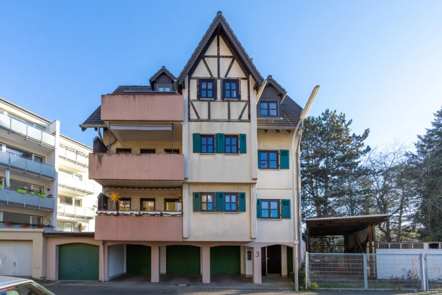 Frontansicht - Haus kaufen in Leverkusen - Leverkusen-Opladen: Charmantes Mehrfamilienhaus mit vier Garagen nach WEG geteilt