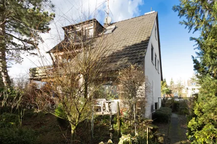 Rückansicht - Haus kaufen in Bergisch Gladbach - Bergisch Gladbach - Heidkamp: Freistehendes Einfamilienhaus in familienfreundlicher Lage