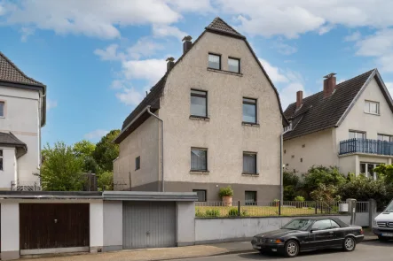 Titel - Haus kaufen in Leverkusen - Leverkusen-Opladen: Großes Zweifamilienhaus mit schönem Garten und Garage