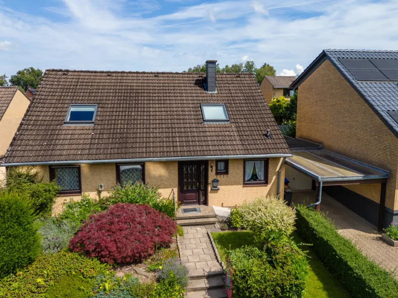 Titelbild - Haus kaufen in Bergisch Gladbach - Bensberg-Moitzfeld:Großzügiges Einfamilienhaus in beliebter Wohnsiedlung