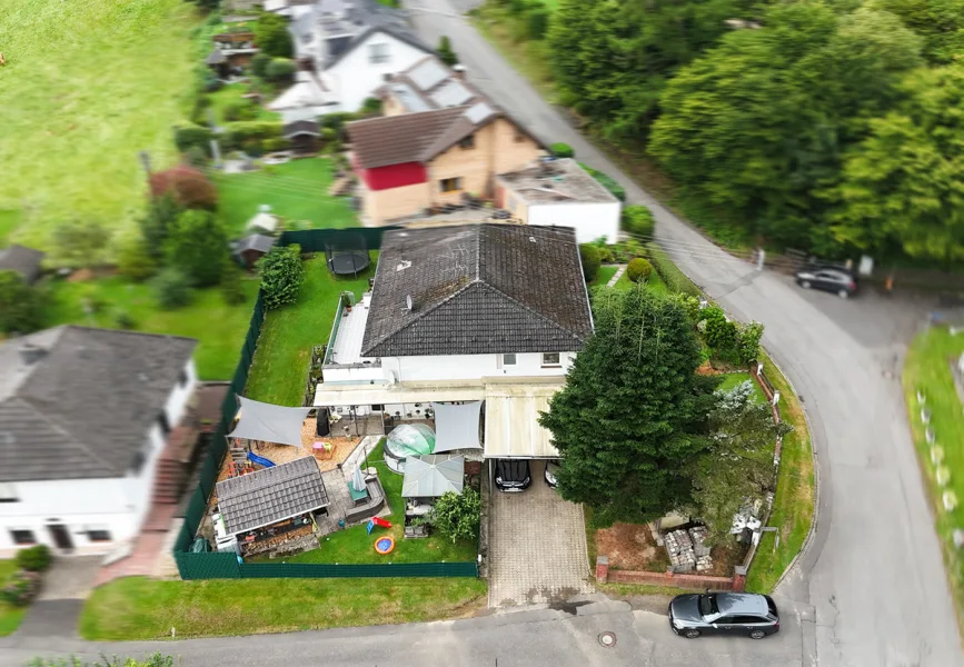 Titelbild - Haus kaufen in Neunkirchen-Seelscheid - Neunkirchen-Seelscheid:Smartes Ein- oder Zweifamilienhaus in ruhiger Wohnlage