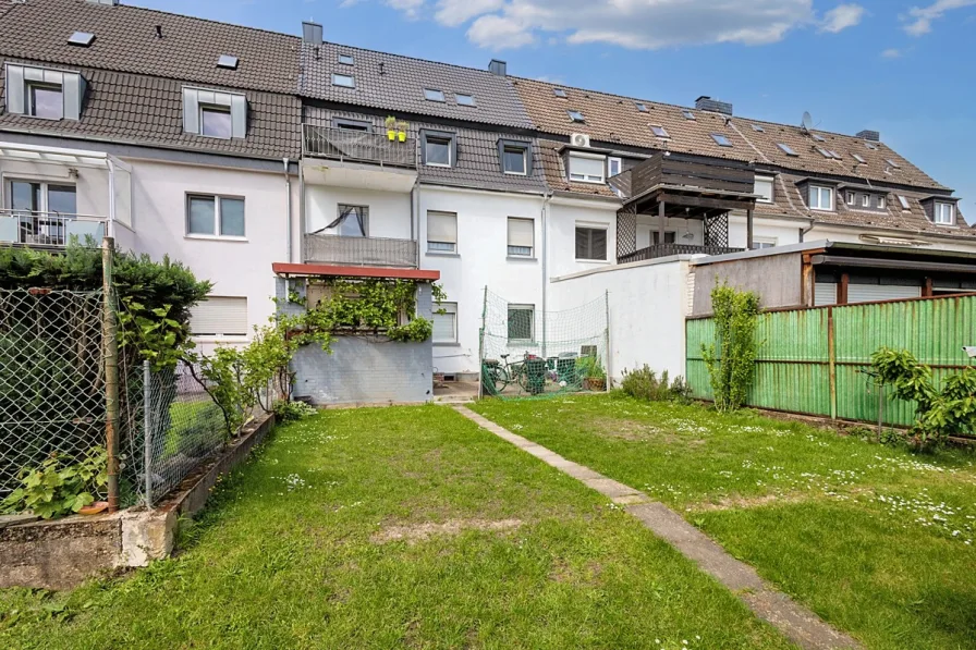 Rückansicht - Haus kaufen in Köln - Vielseitiges und modernisiertes 3-Familienhaus zur Eigennutzung oder Kapitalanlage. Sie entscheiden!