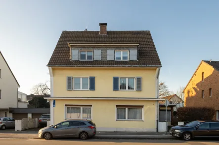 Frontansicht - Haus kaufen in Leverkusen - Leverkusen-Opladen: Gemütliches Drei-Parteien-Haus mit Potenzial in begehrter Wohnlage