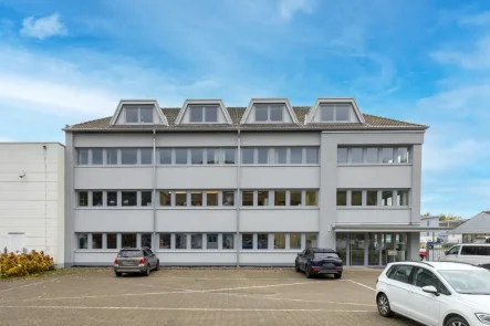 Exposéfoto - Büro/Praxis mieten in Overath - Untereschbach: Bürofläche mit ca. 265 m² oder ca. 435 m² und idealer Anbindung! Sie haben die Wahl!