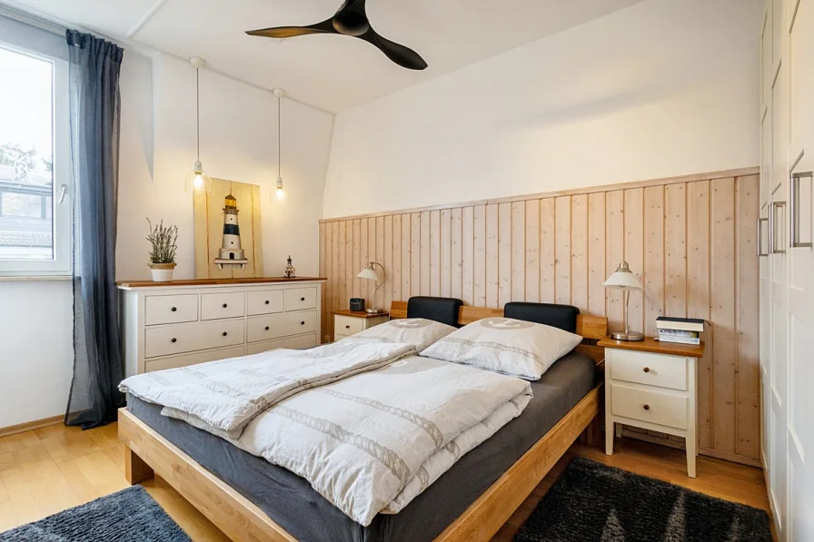 Schlafzimmer 1